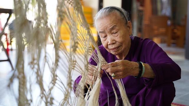 Đón nhận danh hiệu di sản văn hóa phi vật thể quốc gia “Nghề thủ công truyền thống đan võng ngô đồng" ở Cù Lao Chàm - Ảnh 2.