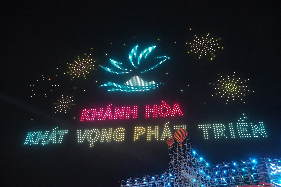 Das Nha Trang International Light Bay Festival wird voraussichtlich jeden Abend mehr als 50.000 Einheimische und Touristen anziehen, die direkt daran teilnehmen. (Foto: Trung Nhan)