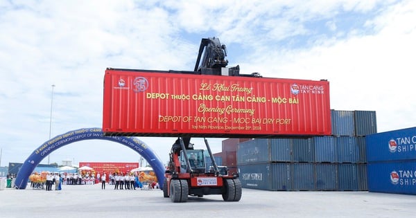 Opening of dry port at Moc Bai international border gate area