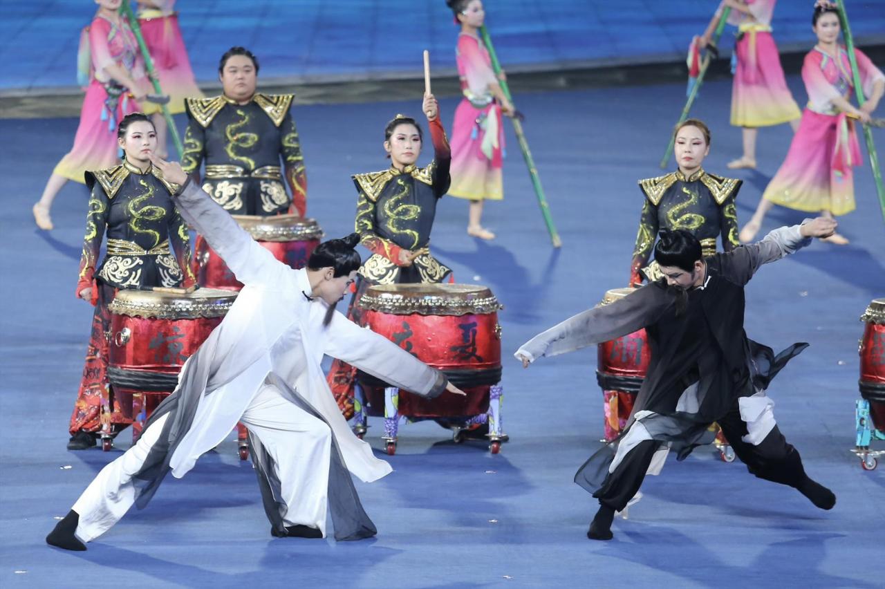 Art performances at the opening ceremony. Photo: Duc Thien