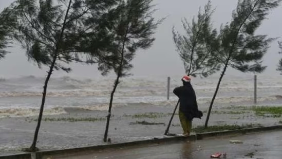 Bão Doksuri mạnh lên nhanh chóng, có thể đổ bộ Philippines, Trung Quốc - Ảnh 1.
