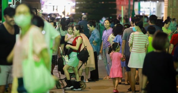 Faire la queue pour déguster un pho au poulet australien à Ho Chi Minh-Ville