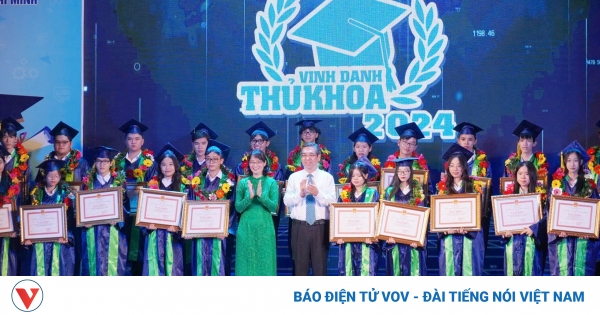 Ho Chi Minh City honors 88 valedictorians in 2024