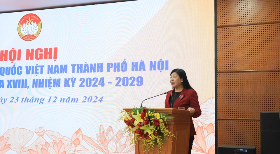 Die Vorsitzende des Komitees der Vietnamesischen Vaterländischen Front in Hanoi, Nguyen Lan Huong, hielt auf der Konferenz eine Abschlussrede.