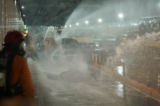 More than 1,279 people participated in a fire drill at the Saigon River Tunnel, photo 9