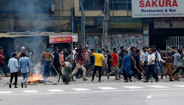 De violentes émeutes au Bangladesh font au moins 91 morts