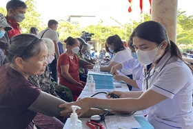 Huong Hoa: More than 1,000 policy beneficiaries and poor households received free medical examination and medicine