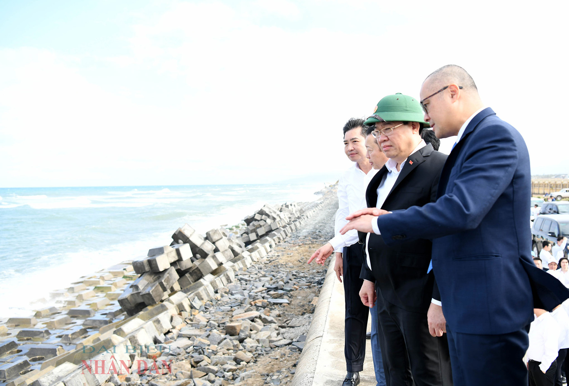 Le président de l'Assemblée nationale, Vuong Dinh Hue, travaille avec le Comité permanent du Comité provincial du Parti de Phu Yen -0