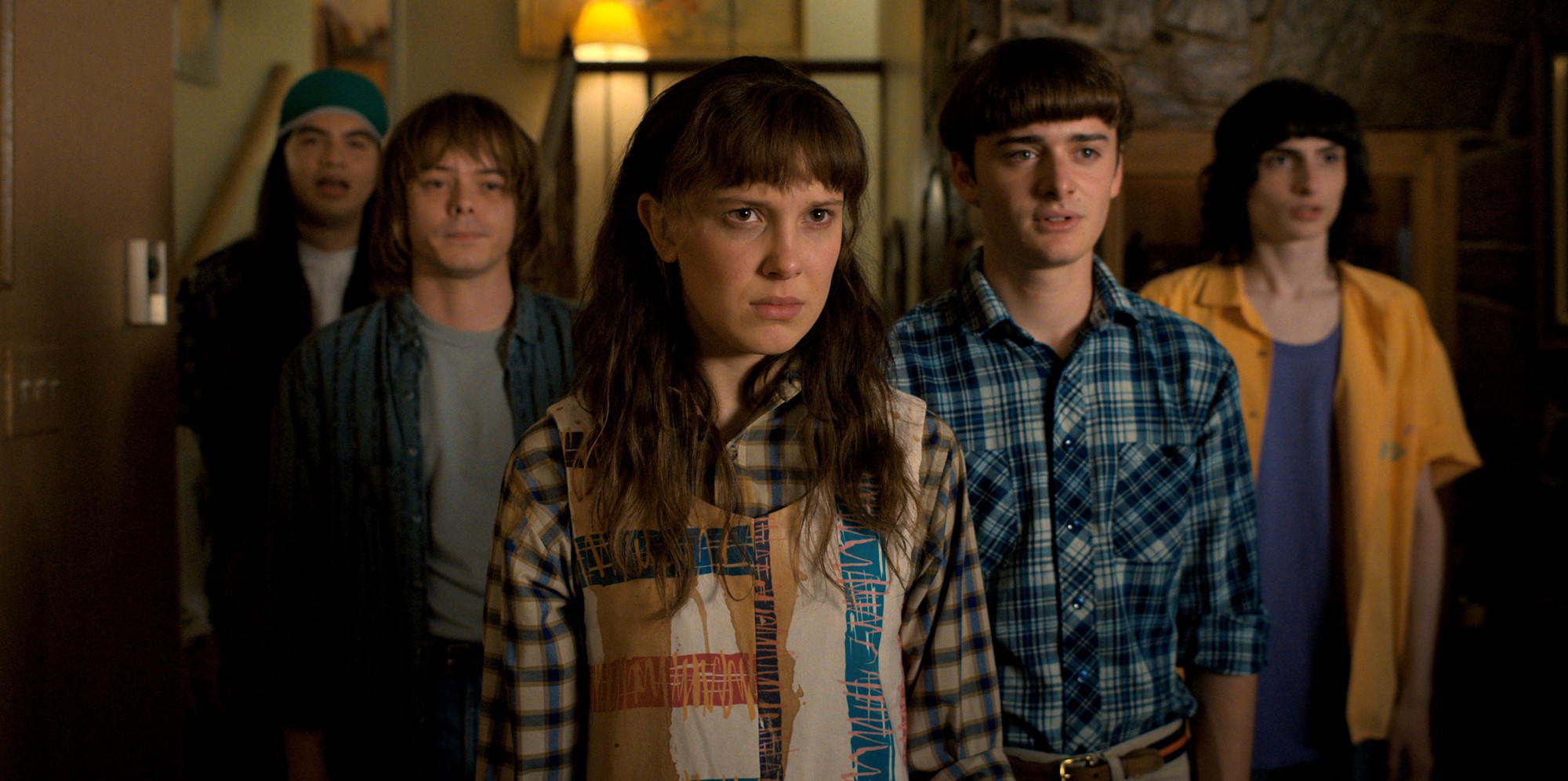 'Stranger Things' và những dự án phim phải 'đóng băng' vì biên kịch biểu tình ở Mỹ - Ảnh 1.