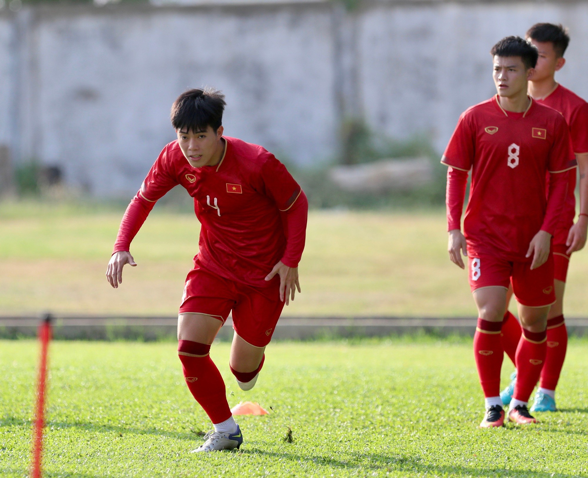 Giữa cái nóng 'đổ lửa' ở Campuchia, U.22 Việt Nam trở lại sân rèn chiến thuật - Ảnh 8.