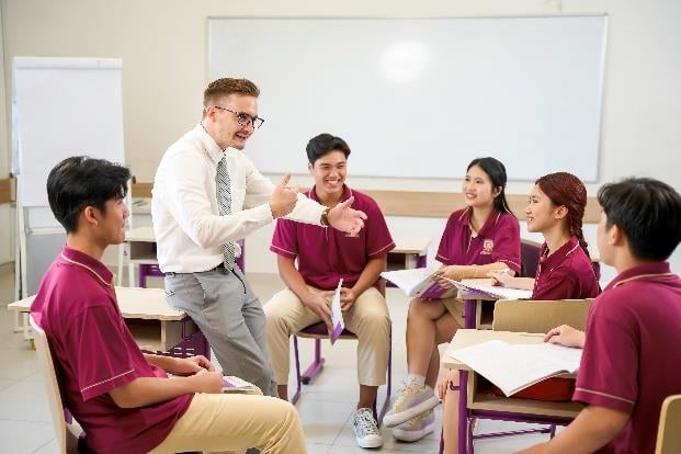 VAS students study with foreign teachers. Photo: VAS