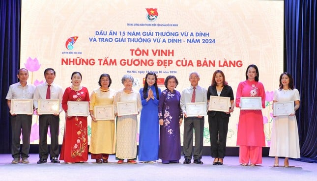 15th Anniversary of Vu A Dinh Award, Honoring Beautiful Role Models of the Village Photo 5