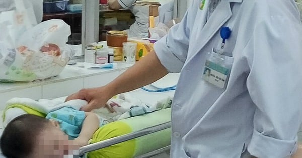 Un bébé siffle, va chez le médecin et découvre qu'il est atteint d'une maladie rare