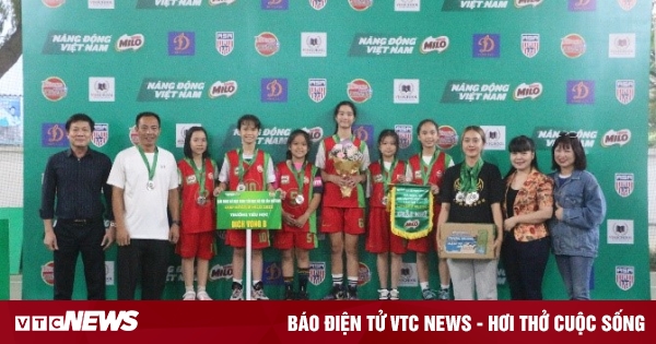 Détermination des 2 champions du tournoi de basket-ball des écoles primaires de Hanoi 2023