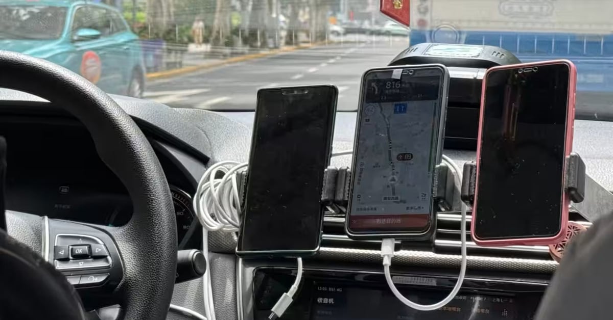 中国のタクシー運転手は顧客獲得のために複数のアプリを同時に利用している