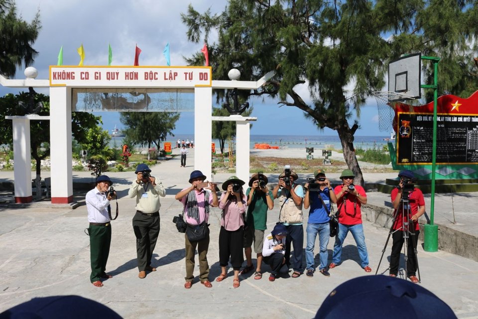 Journalists working at Sinh Ton Dong Island, Truong Sa archipelago. Photo: PV