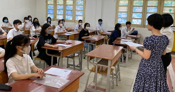 Les candidats sont admis directement, avec des points de priorité ajoutés à l'examen d'entrée de 10e année.