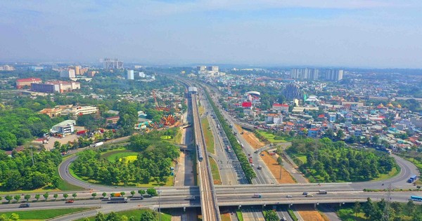 នាយក​រដ្ឋមន្ត្រី​ធ្វើ​ជា​អធិបតី​ក្នុង​កិច្ច​ប្រជុំ​ប្រចាំខែ​នៃ​គម្រោង​សំខាន់ៗ​ចំនួន​៥​នៅ​ទីក្រុង​ហូជីមិញ