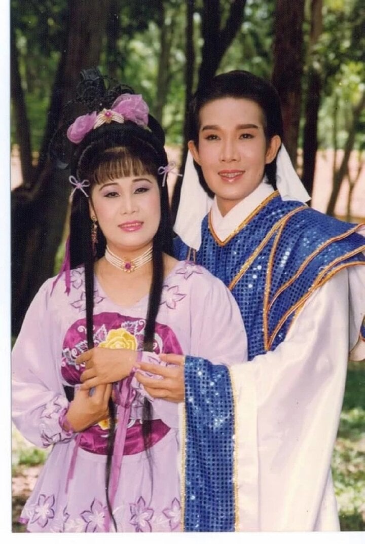 Tai Linh and Vu Linh were a beautiful couple of the 80s reformed opera village.