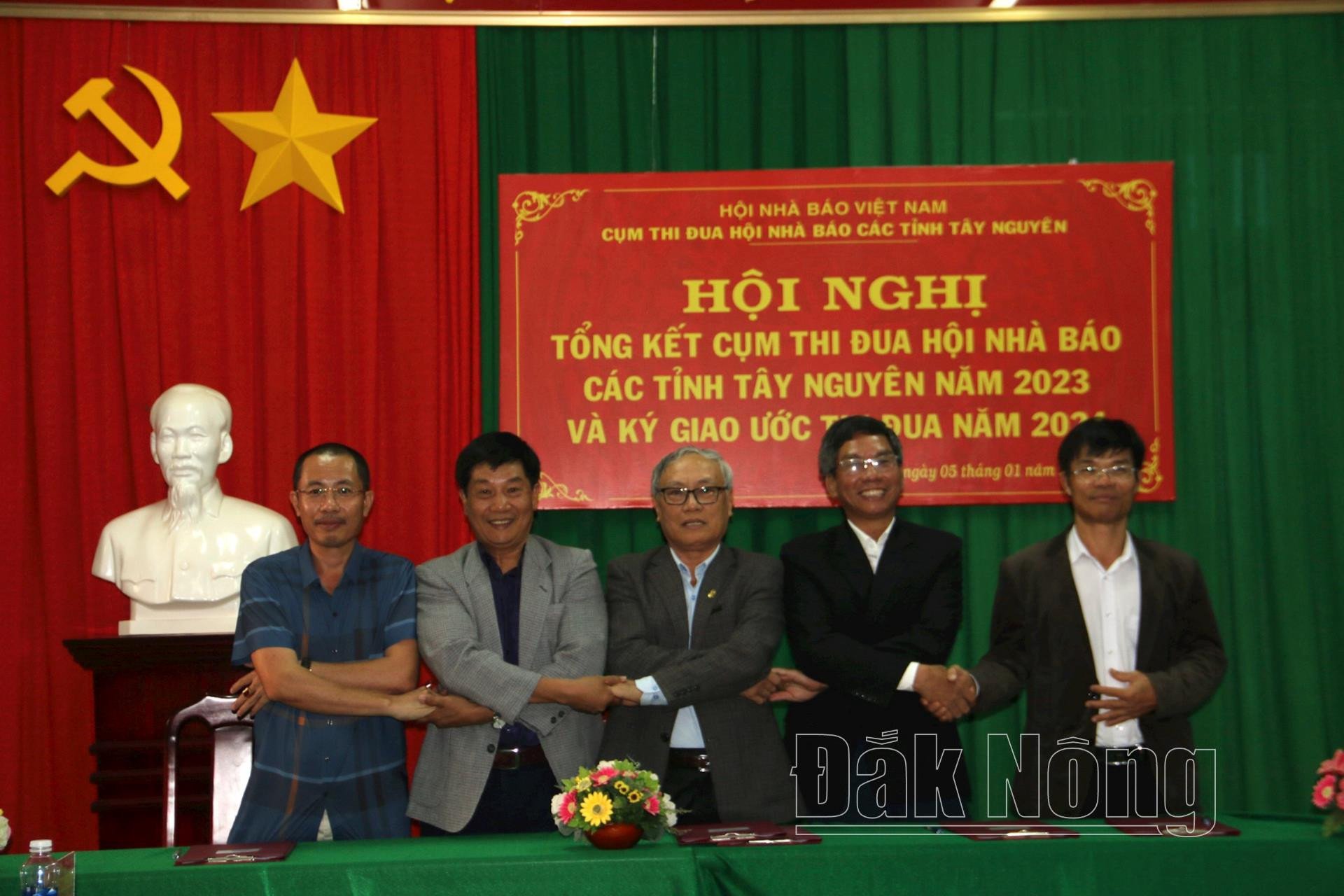 cum thi dua hoi nha bao cac tinh tay nguyen ky giao uoc thi dua nam 2024 hinh 2