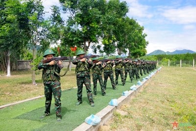 “Vượt nắng thắng mưa, say sưa luyện tập”