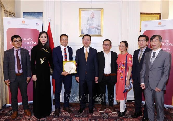 President Vo Van Thuong visits the Vietnamese community and the Vietnamese Embassy in the UK