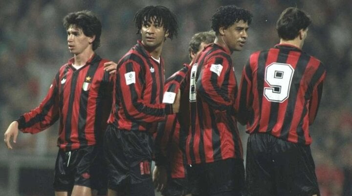 5. AC Milan (58 trận): Chuỗi bất bại của Rossonerri bắt đầu từ tháng 5/1991 dưới sự dẫn dắt của cựu huấn luyện viên Arrigo Sacchi,  nối tiếp dưới thời Fabio Capello. Trong thời gian này, đội chủ sân San Siro giành 2 chức vô địch quốc gia, 1 Champions League.