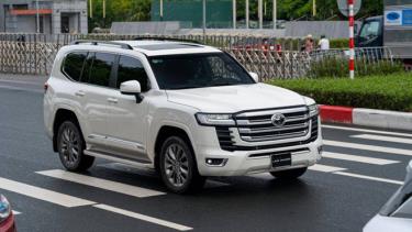 Toyota Land Cruiser LC300 демонстрирует хорошие продажи, несмотря на высокую цену.