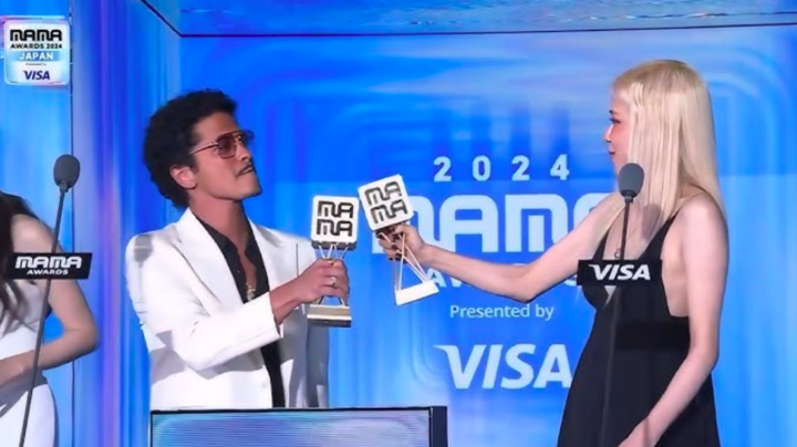 Rosé and Bruno Mars caused a stir at MAMA 2024.