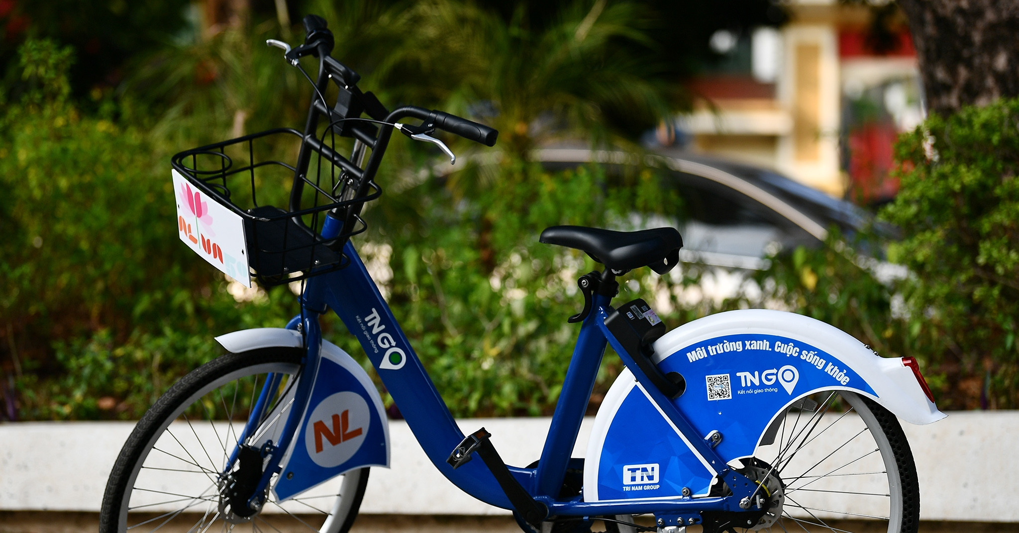 What's special about the Dutch Prime Minister's bicycle on the streets of Hanoi?