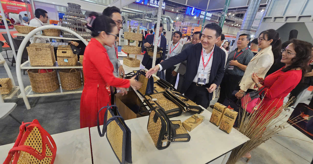 Les machines et technologies chinoises dominent le salon de l'industrie du bois