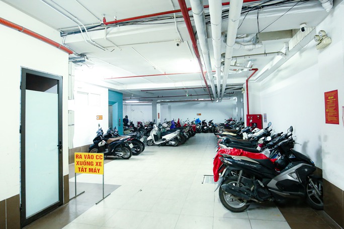 Yêu cầu di dời xe máy khỏi tầng 1 chung cư mini: Bí thư quận nói không có chủ trương này - Ảnh 3.