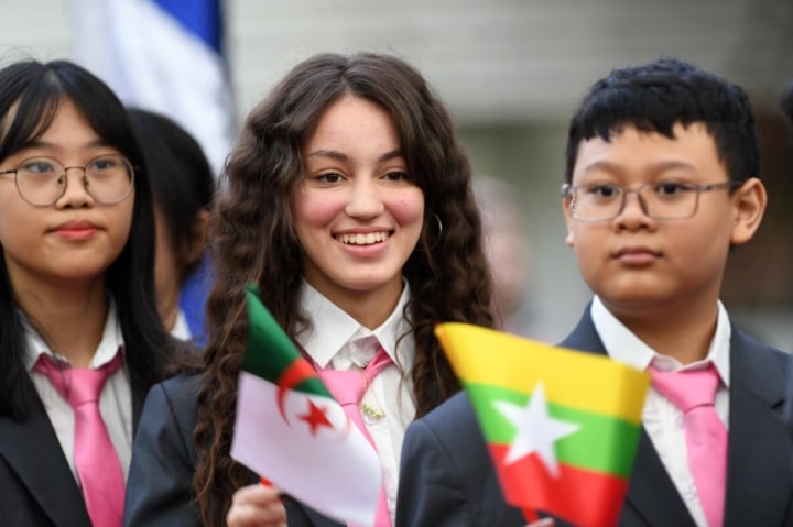 « Aller au-delà – Aller toujours plus loin » – thème principal de la cérémonie d'ouverture de l'école TH - 5