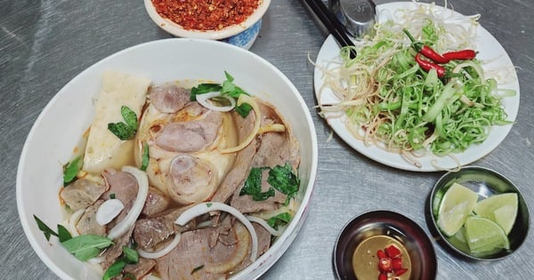 フエの牛肉麺店は1日500杯を売り上げ、ミシュランに選ばれるが、店主は「間違っている」のか？