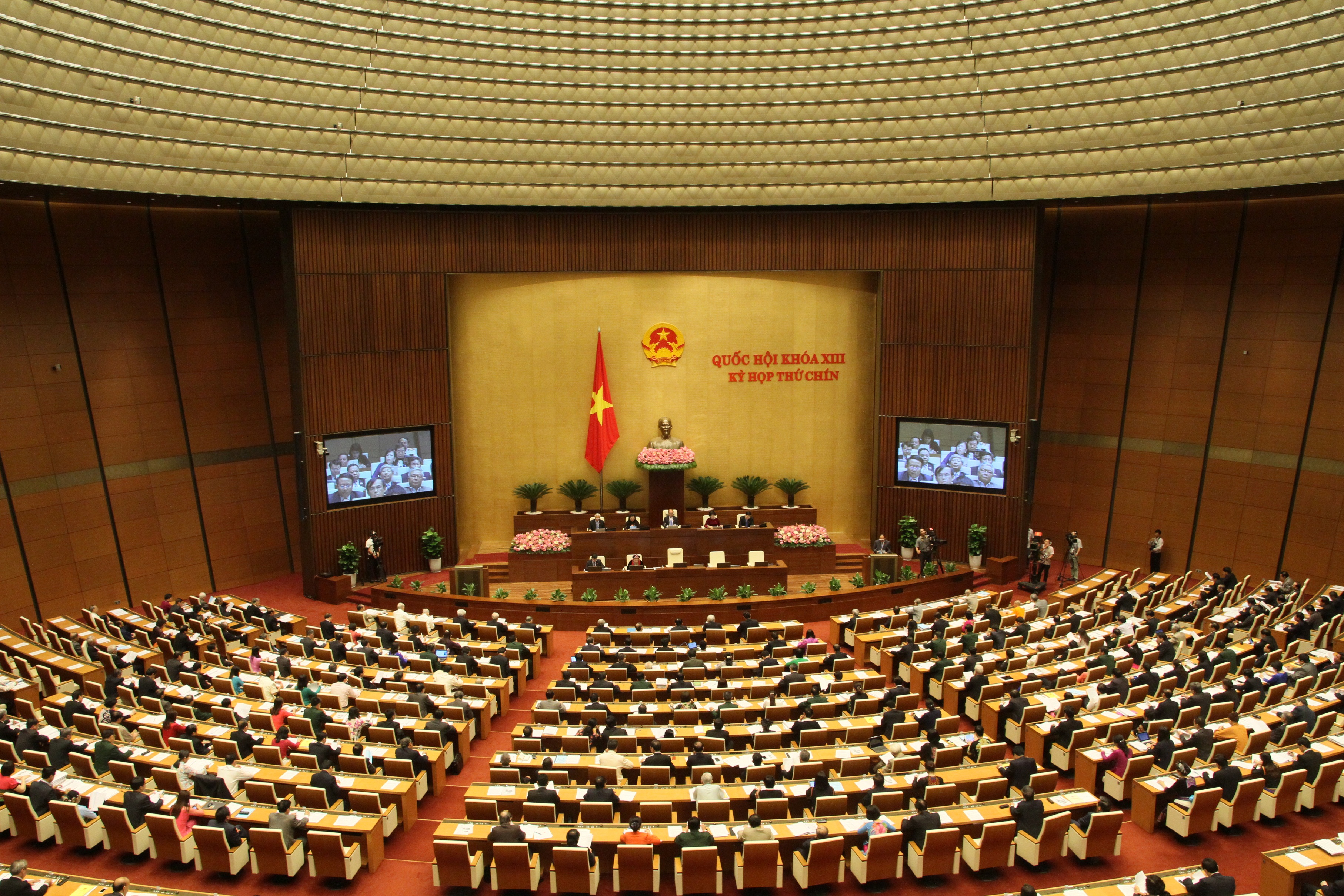 How does Vietnam realize human rights under the ICCPR Convention in the 2013 Constitution?