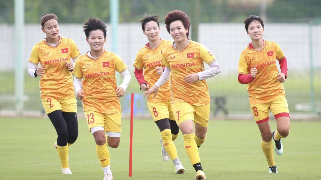 Eintrittskarten für das Spiel der vietnamesischen Frauenmannschaft gegen Neuseeland werden zu unglaublichen Preisen verkauft.