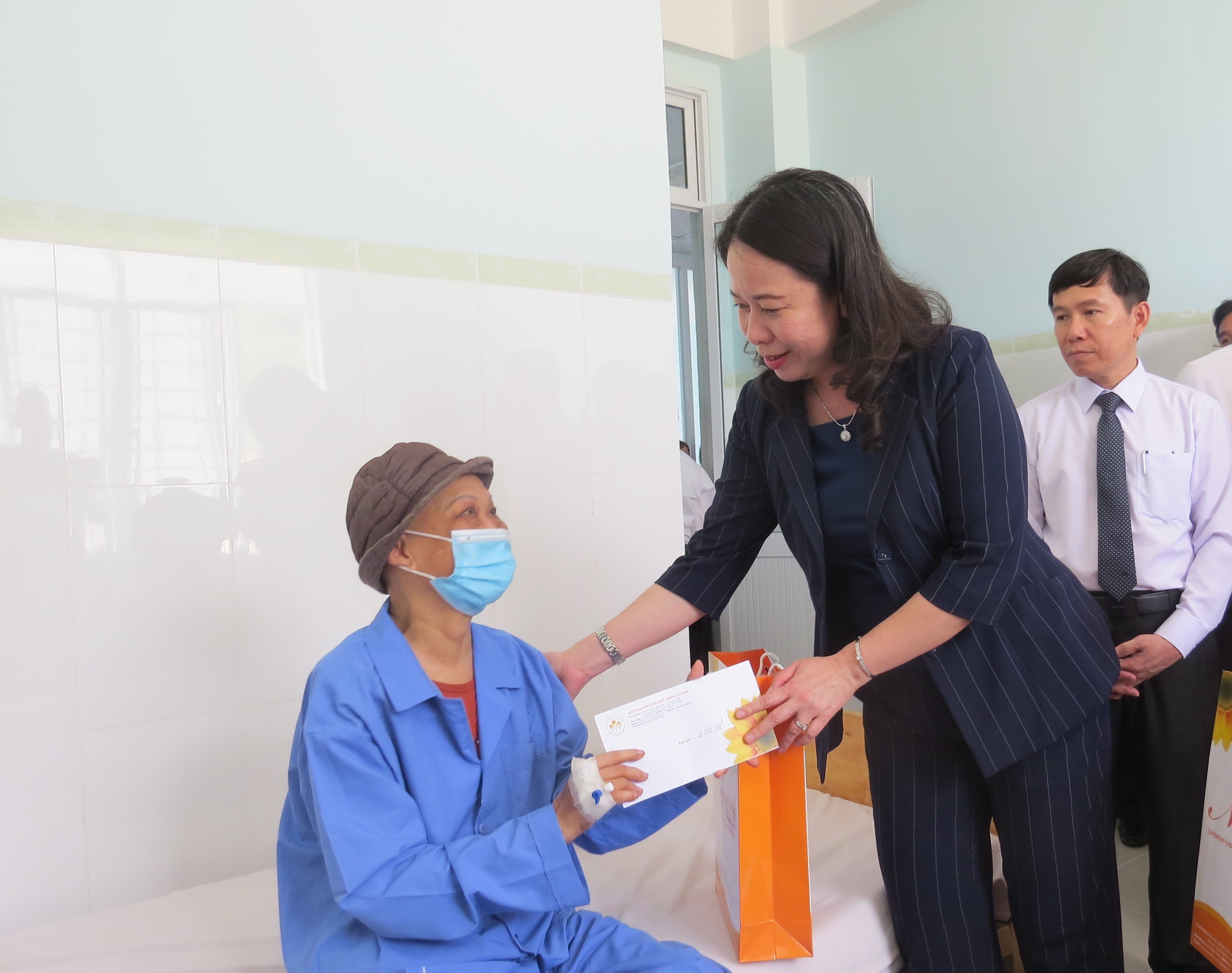 Event - Vice President attends the inauguration of Khanh Hoa Provincial Oncology Hospital (Photo 4).