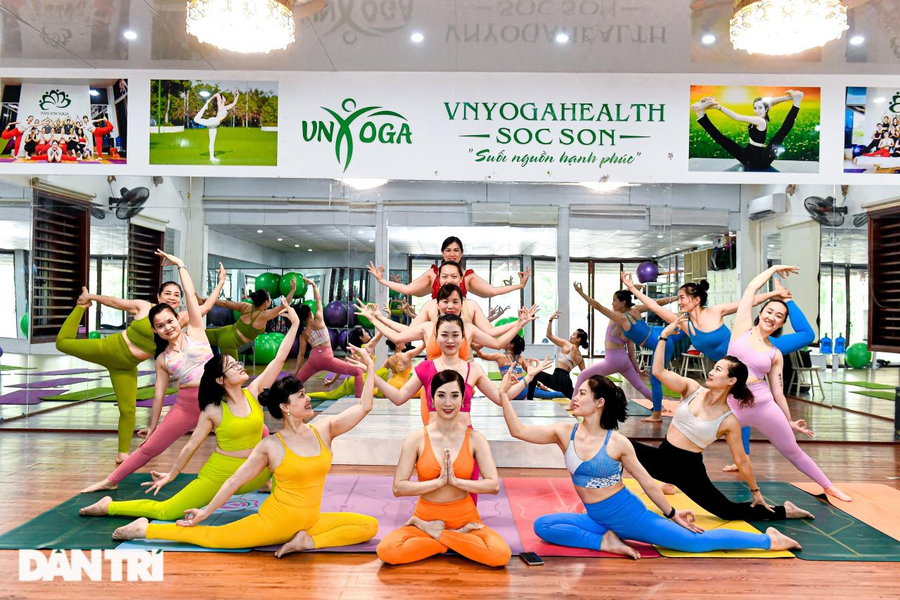 Bà mẹ 3 con Hà Nội và hành trình bất ngờ trở thành nữ hoàng yoga ở tuổi U40 - 17