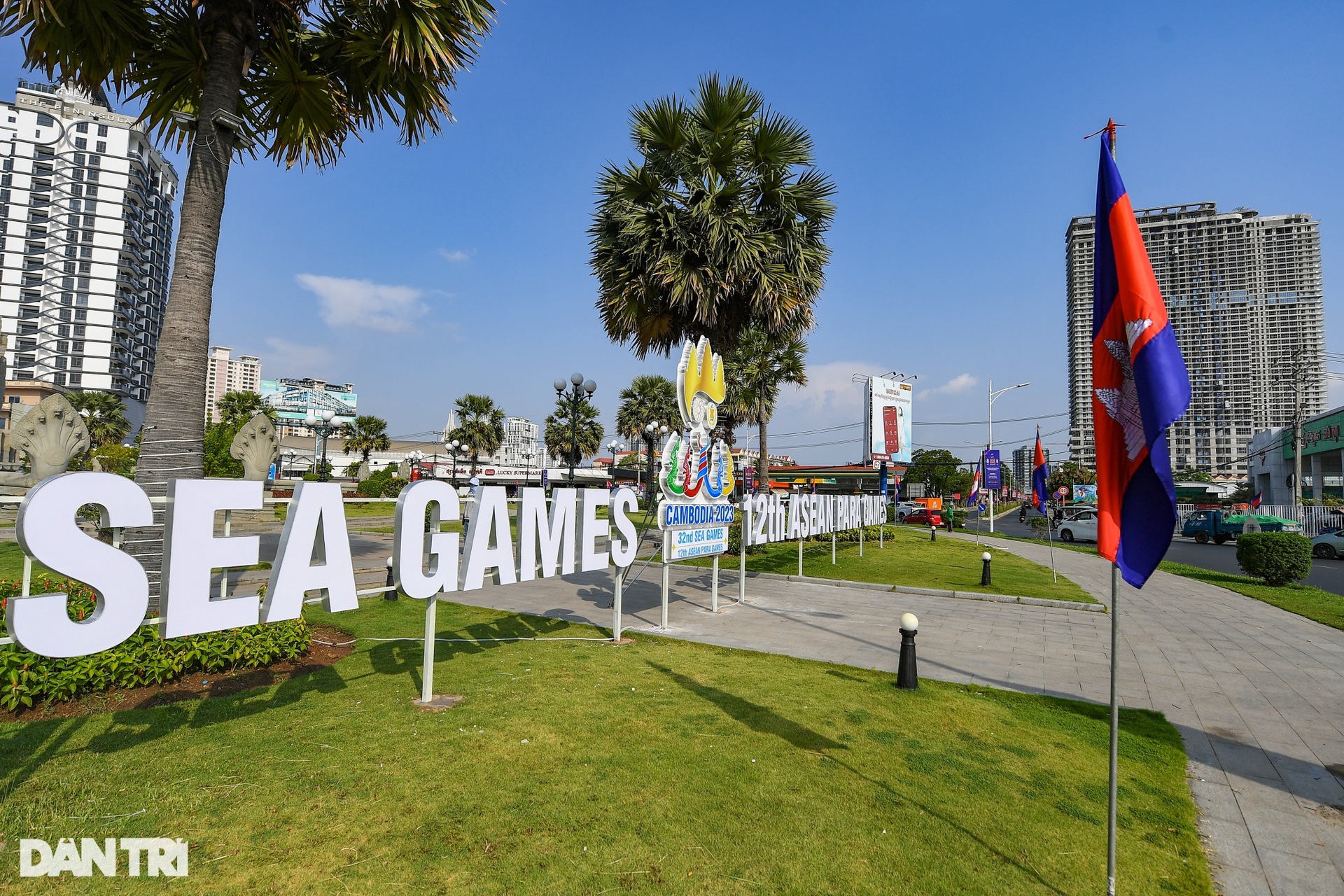 Phnom Penh khoác áo mới lung linh đón SEA Games 32 - 2