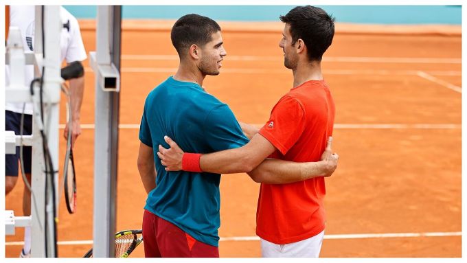 อัลการาซเอาชนะยอโควิช 6-7, 7-5, 7-6 ในรอบรองชนะเลิศของรายการ Madrid Masters 2022 ภาพ: ATP