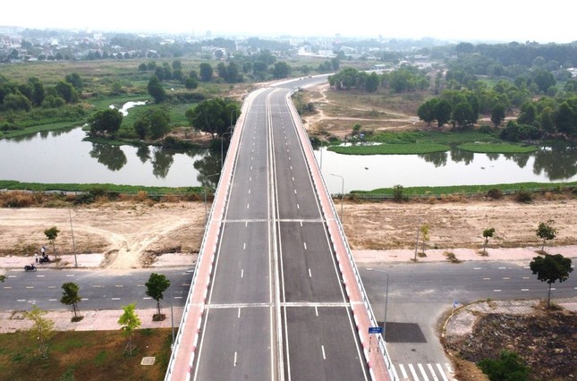 Binh Duong inaugura puente de 312 mil millones de VND que cruza el río Thi Tinh foto 6