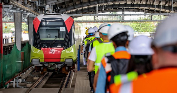 "Witnessing" the Nhon metro train driver training site