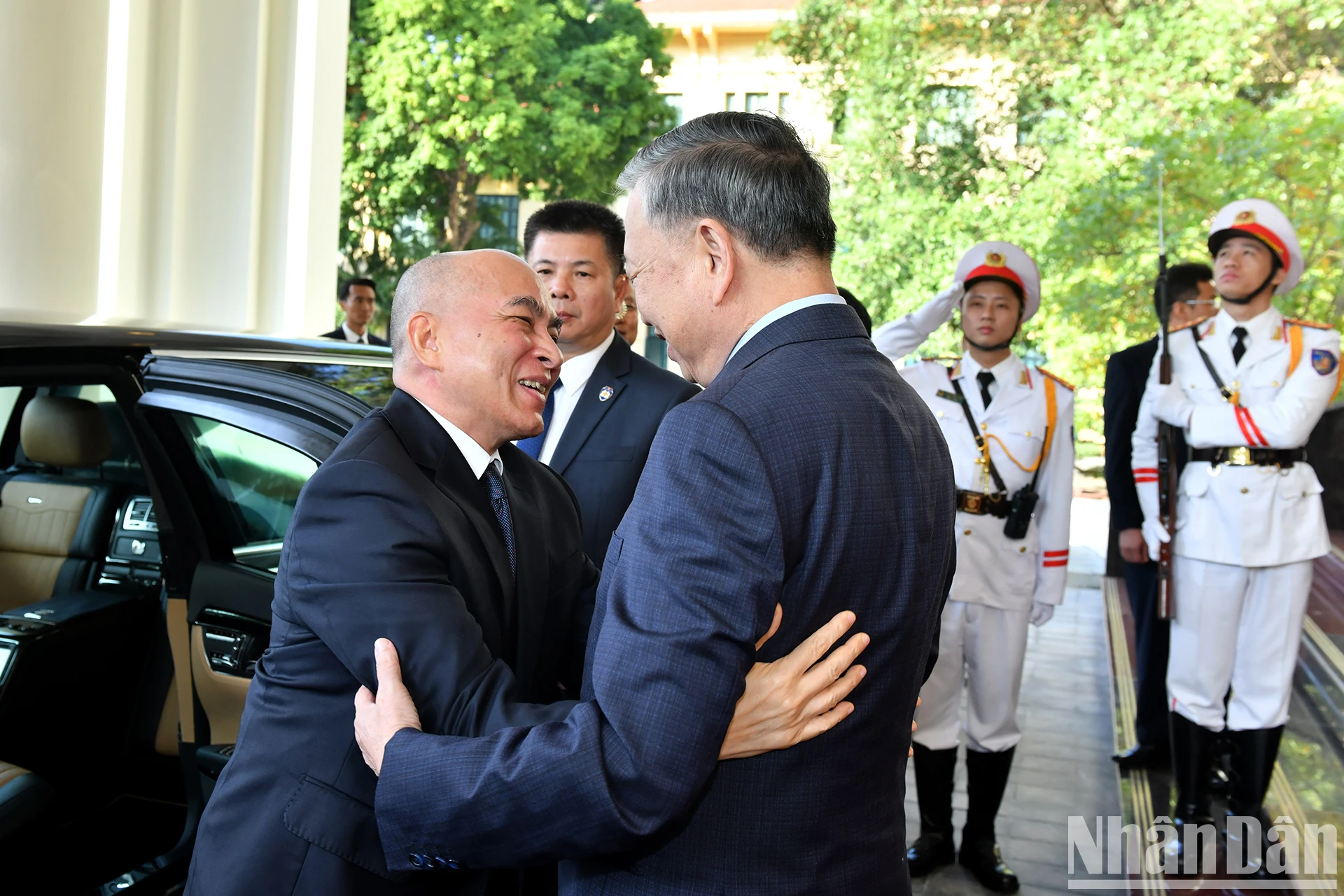 [Foto] El Secretario General To Lam se reúne con el Rey de Camboya, Norodom Sihamoni. Foto 1