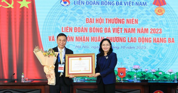 Bóng đá Việt Nam nhận liền hai tin vui từ nhà nước