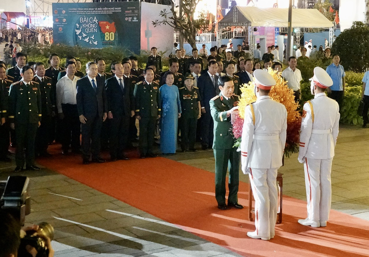 Vang mãi Bài ca không quên trên đường đi bộ Nguyễn Huệ - Ảnh 5.