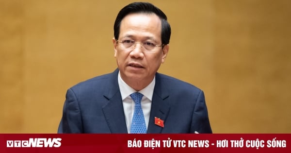 Minister Dao Ngoc Dung explains why students are not interested in vocational training