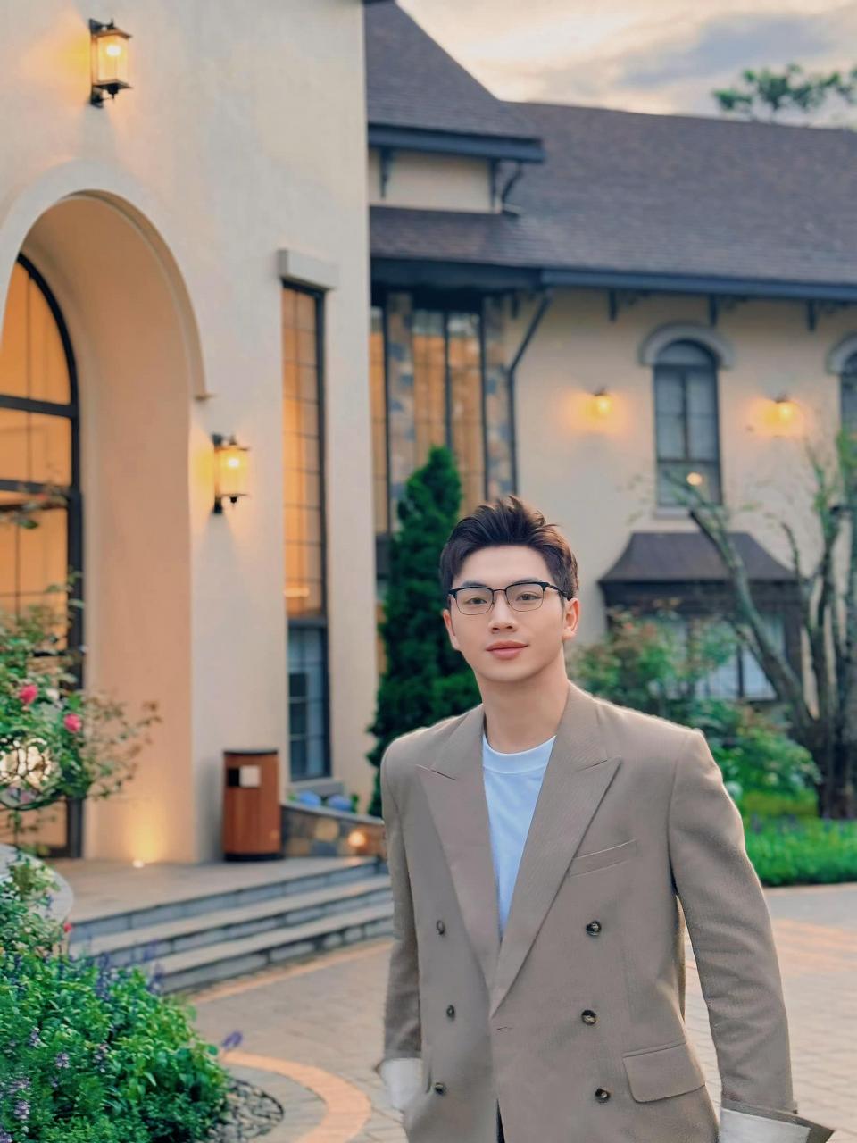 MC thời tiết hotboy sở hữu bảng thành tích 'khủng' là ai?