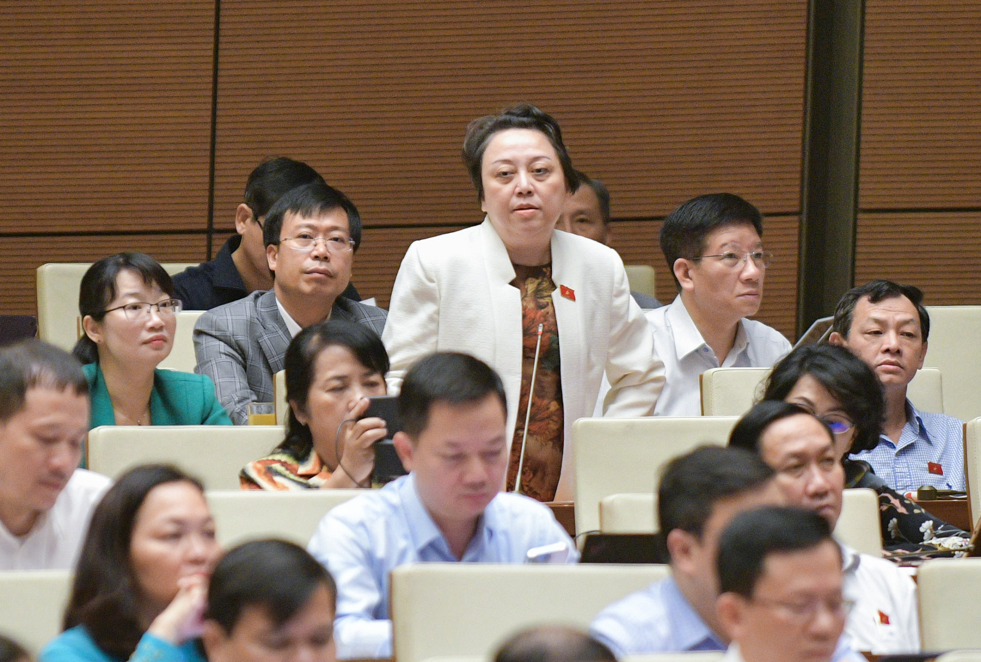 보험이 있는 환자들의 상황을 신속히 해결해야 하지만, 진료 및 치료를 받으러 갈 때 약을 외부에서 구매해야 하는 경우도 있다.