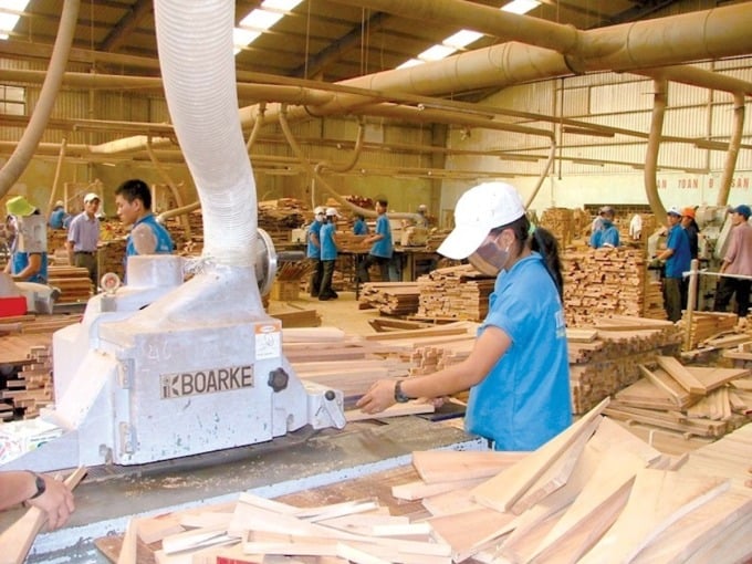 Arbeiter in einer Holzproduktionswerkstatt eines Unternehmens in Binh Duong. Foto: Binh Duong Wood Association.