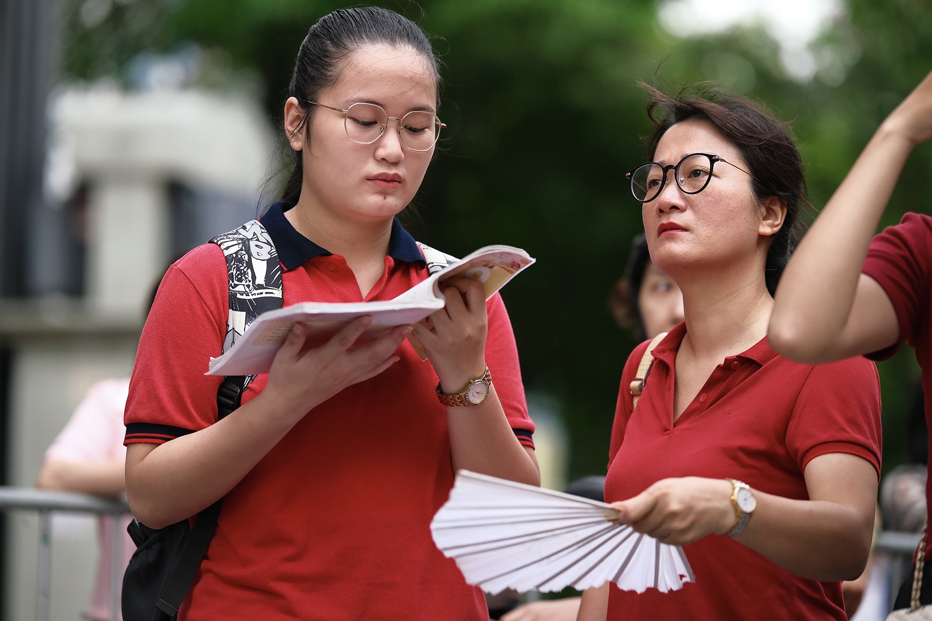 Teachers show strategies to do well in English exam for high school graduation